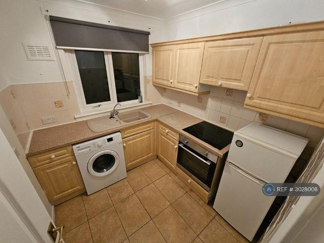 Blackthorn Avenue, Kirkintilloch, G66 1 bed flat to rent £695 pcm £160 pw