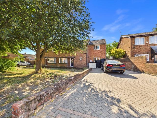 Blackthorn Avenue, Middlesex UB7, 5 bed semi detached house to rent, £3,000 pcm | PrimeLocation