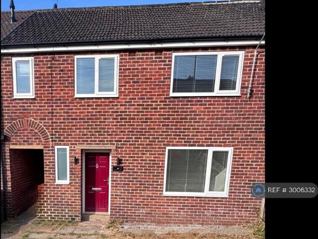 Blackthorn Avenue, Rotherham, S66 4 bed terraced house to rent £1,200 pcm £277 pw
