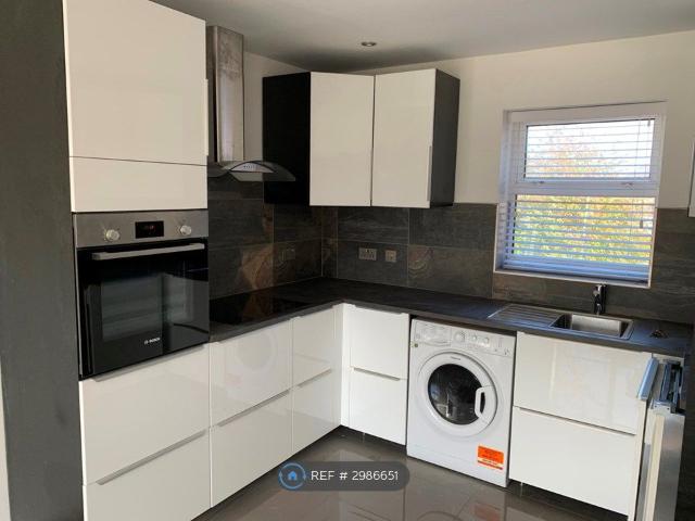 Blackthorn Close, Cambridge CB4, 2 bed flat to rent, £1,400 pcm | PrimeLocation