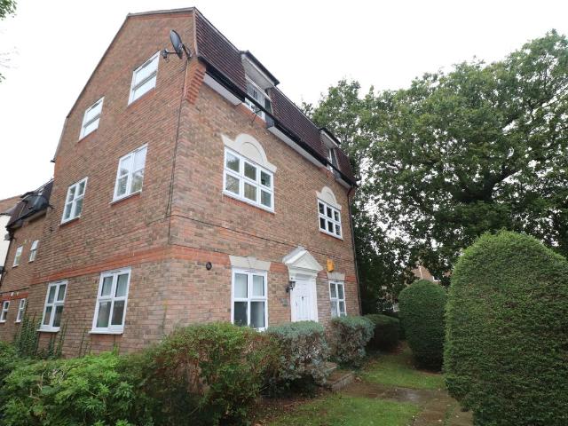 Blackthorn Court, Basildon SS16, 2 bed maisonette to rent, £1,300 pcm | PrimeLocation