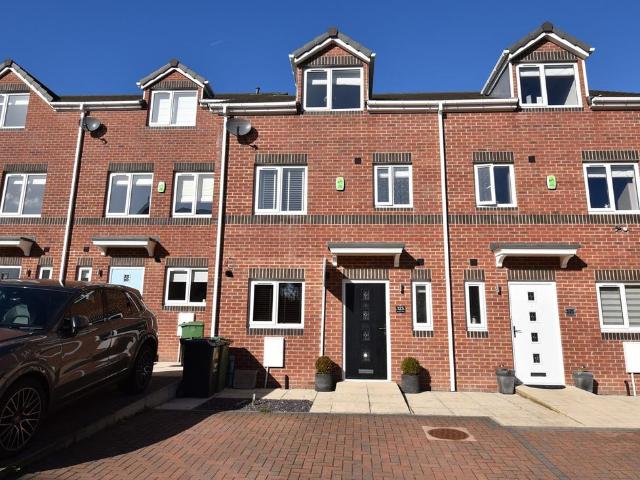 Blackthorn Drive, Lindley, Huddersfield HD3, 3 bed town house to rent, £1,500 pcm | PrimeLocation