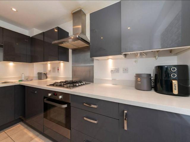 Blackthorn, Reading, RG2 3 bed semi detached house to rent £3,250 pcm £750 pw