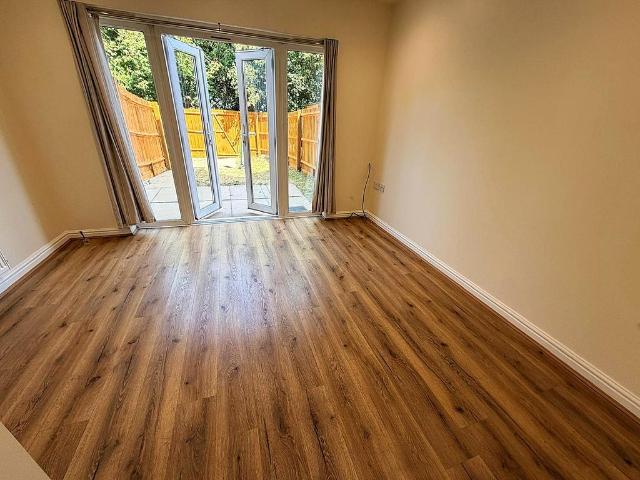 Blackthorn Road, Ilford IG1 4 bed terraced house to rent £2,950 pcm £681 pw