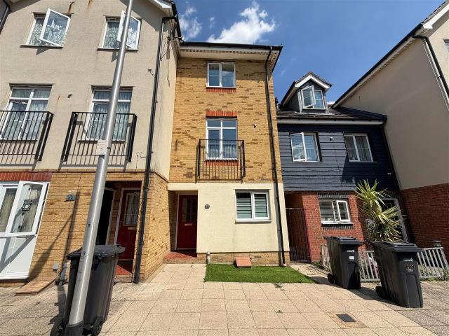 Blackthorn Road, Ilford IG1, 4 bed property to rent, £2,700 pcm | PrimeLocation