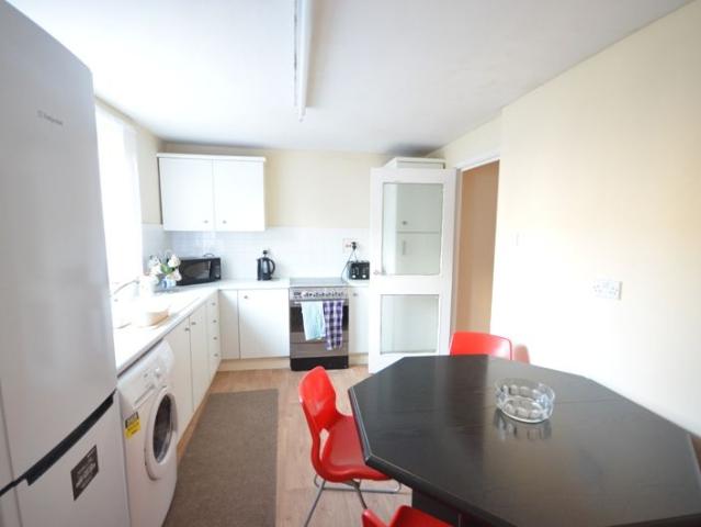 Blackthorn Street, London E3, 4 bed town house to rent, £3,500 pcm | PrimeLocation