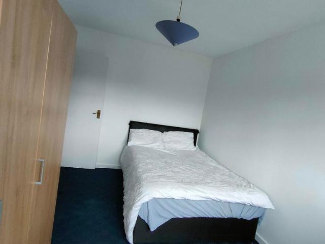 Blackwall Lane, London SE10 2 bed house share to rent £850 pcm £196 pw