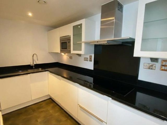 Blackwall Way, London E14, 2 bed flat to rent, £3,250 pcm | PrimeLocation