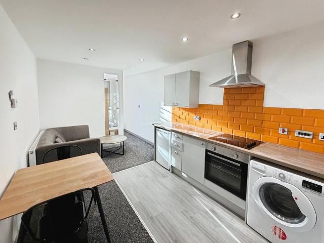 Blackwall, West Yorkshire HX1 Studio to rent £575 pcm £133 pw