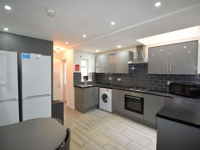 Blackweir Terrace, Cathays CF10, 6 bed terraced house to rent, £3,000 pcm | PrimeLocation