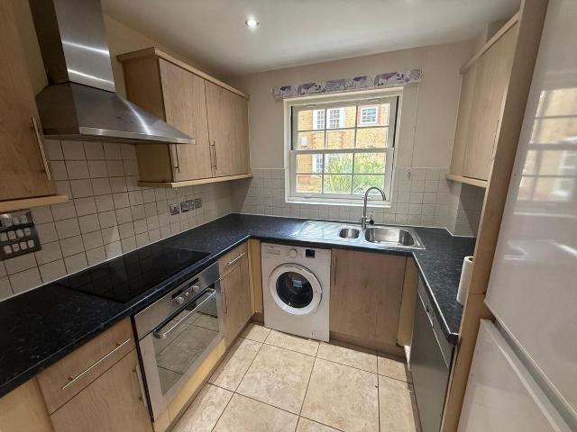 Blackwell Close, London N21, 2 bed flat to rent, £1,895 pcm | PrimeLocation