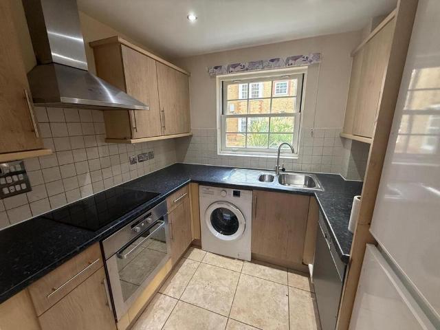 Blackwell Close, London 2 bed flat to rent £1,975 pcm £456 pw