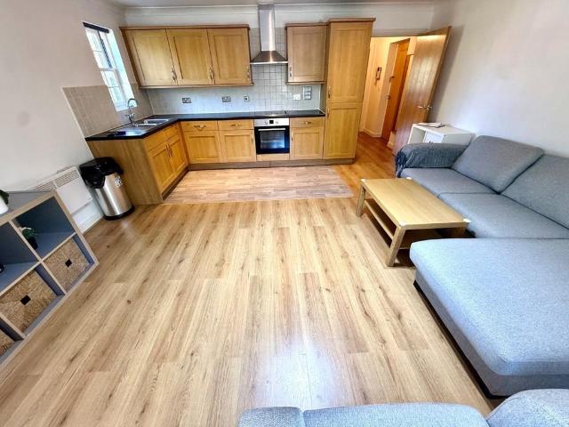 Blackwell Close, Winchmore Hill 2 bed flat to rent £1,945 pcm £449 pw