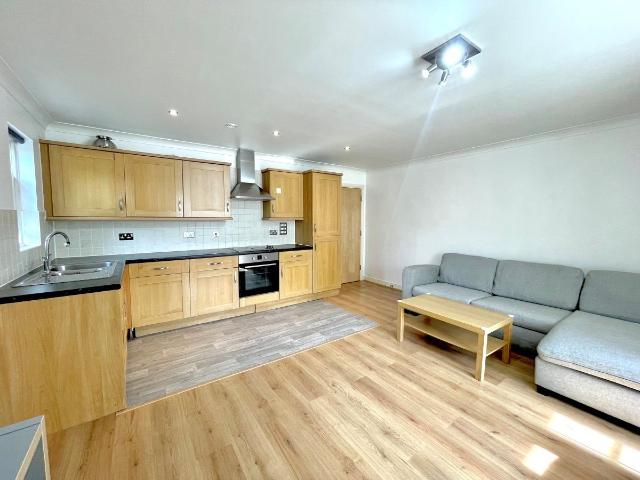 Blackwell Close, Winchmore Hill N21, 2 bed flat to rent, £1,950 pcm | PrimeLocation