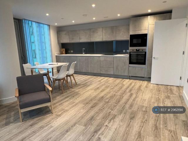 Blade Tower, Manchester, M15 2 bed flat to rent £2,200 pcm £508 pw
