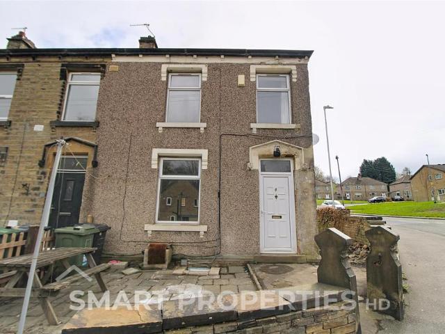 Blagden Lane, Huddersfield HD4 2 bed end of terrace house to rent £775 pcm £179 pw
