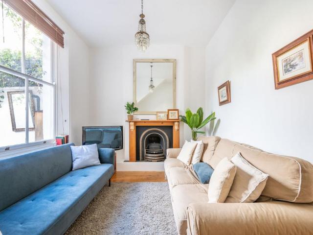 Blagrove Road, North Kensington. 1 bed flat to rent £3,900 pcm £900 pw