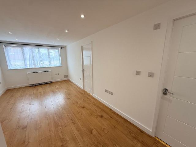 Blair Close, Hemel Hempstead HP2, 1 bed flat to rent, £1,295 pcm | PrimeLocation