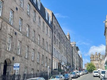 Blair Street, Edinburgh, EH1 1QR 3 bed flat to rent £2,400 pcm £554 pw
