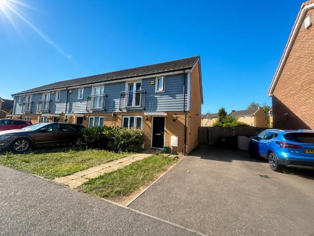 Blake Avenue, Basildon, SS14 3 bed house to rent £1,850 pcm £427 pw