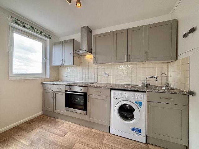 Blake House, Beckenham, BR3 2 bed apartment to rent £1,650 pcm £381 pw