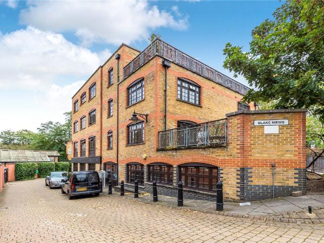 Blake Mews, Kew TW9, 3 bed flat to rent, £3,000 pcm | PrimeLocation