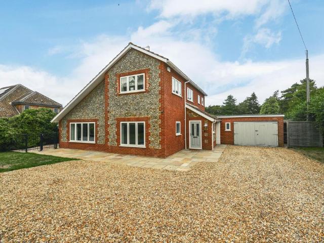 Blakeney 5 bed detached house to rent £2,100 pcm £485 pw