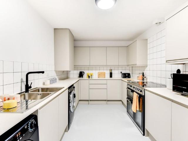 Blakeney Road, Bristol BS7 1 bed in a house share to rent £802 pcm £185 pw