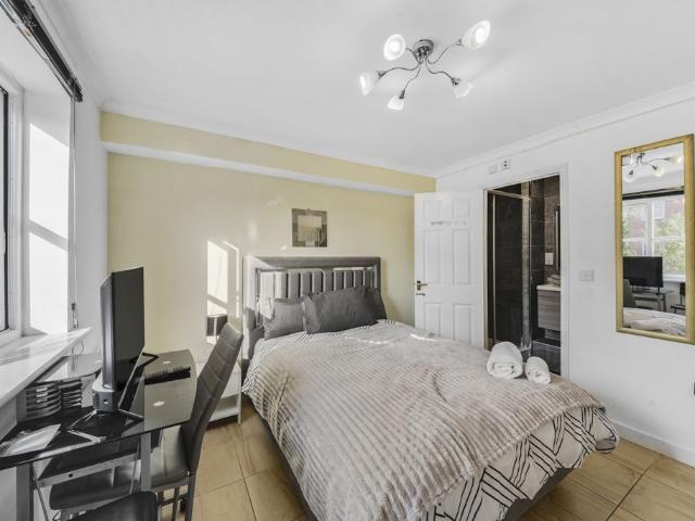 Blaker Road, London E15, 3 bed flat to rent, £2,850 pcm | PrimeLocation