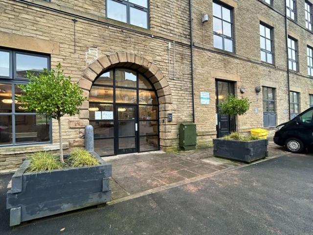 Blakeridge Lane, Batley WF17, 1 bed flat to rent, £725 pcm | PrimeLocation