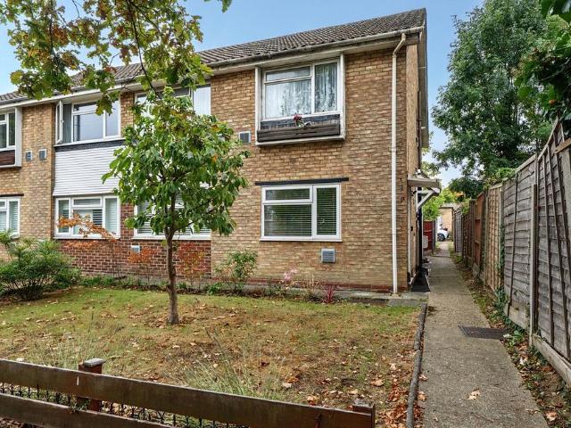 Blakes Lane, New Malden, KT3 2 bed maisonette to rent £1,900 pcm £438 pw