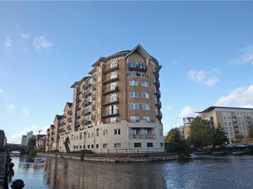 Blakes Quay, Gas Works Road, Reading. 2 bed apartment to rent £2,500 pcm £577 pw