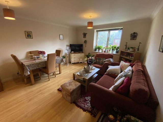 Blakes Quay, Reading RG1, 2 bed flat to rent, £1,500 pcm | PrimeLocation