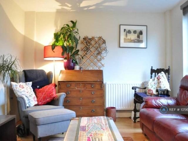 Blanchard Way, London, E8 2 bed terraced house to rent £2,850 pcm £658 pw