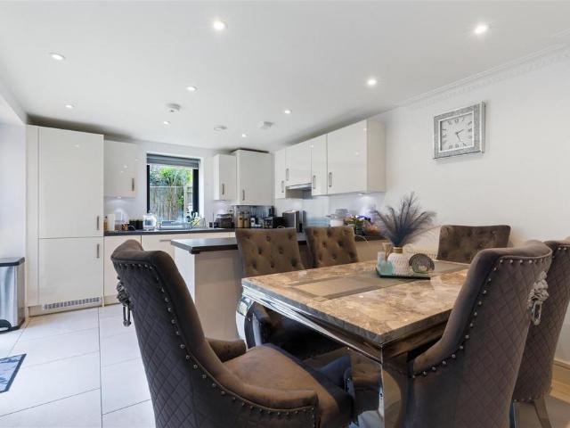 Blanchland Road, Morden SM4 4 bed house to rent £3,000 pcm £692 pw