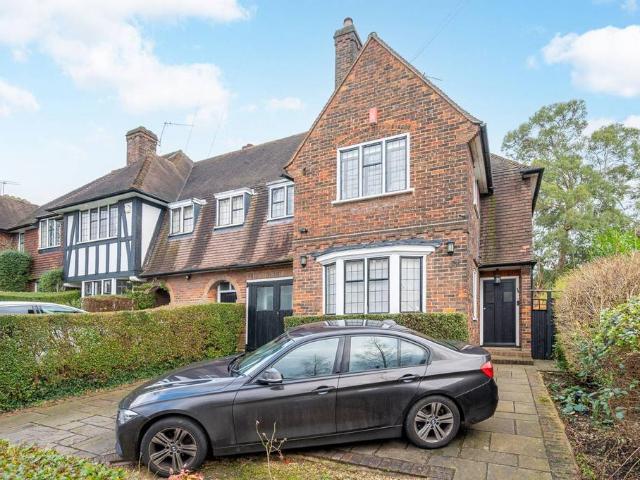 Blandford Close, London, N2 0DH, United Kingdom | 4 bed duplex for rent #138933286 | Rentberry