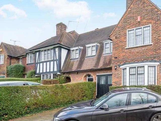 Blandford Close, London, N2 0DH, United Kingdom | 4 bed duplex for rent #138933286 | Rentberry