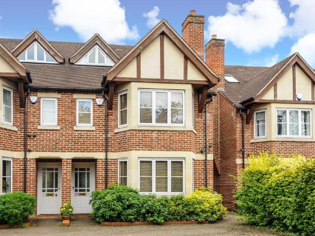 Blandford Avenue, Oxford, OX2 4 bed semi detached house to rent £6,500 pcm £1,500 pw