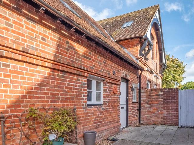 Blandford Forum, Iwerne Minster, Dorset 2 bed village house to rent £1,250 pcm £288 pw