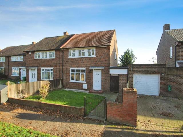Blandford Road South, Langley SL3 3 bed semi detached house to rent £2,050 pcm £473 pw