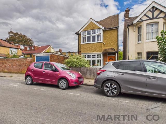 Blandford Road, St Albans 3 bed apartment to rent £2,100 pcm £485 pw