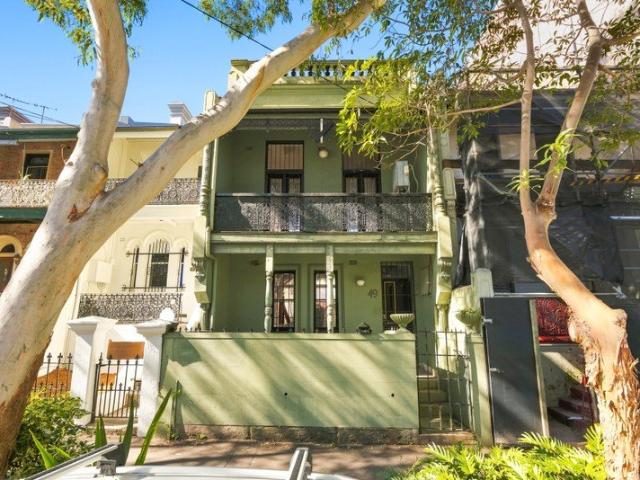 Blank Canvas, Big Potential: Grand Victorian Terrace Between Two Parks