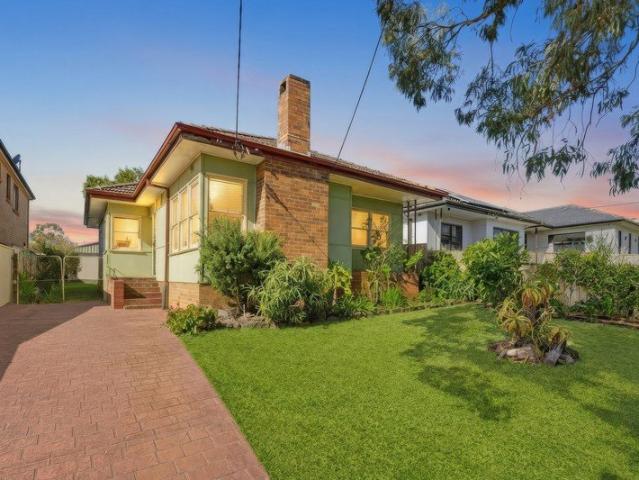 Blank Canvas in a Quiet Family Cul de Sac