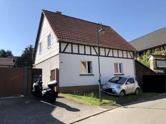 BLANKENHAIN OT SCHWARZA: Freistehendes teilsaniertes Einfamilienhaus mit Garten, Nebengelaß+ Garage