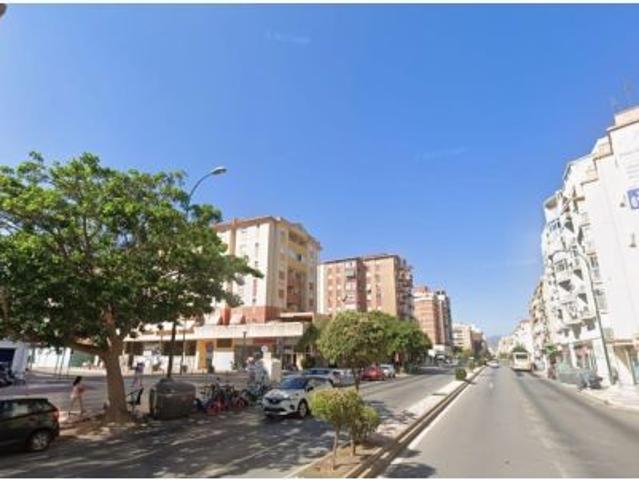 BLANHOGAR vende piso a la altura del metro del torcal