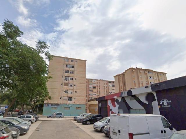 BLANHOGAR vende piso a la altura del metro del torcal