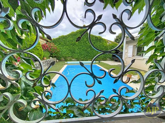 Blanquefort, Maison en pierres de taille 5 pièces 141 m2