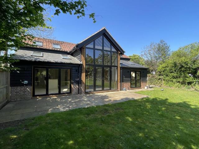 Blasford Hill, Chelmsford 3 bed barn conversion to rent £2,850 pcm £658 pw