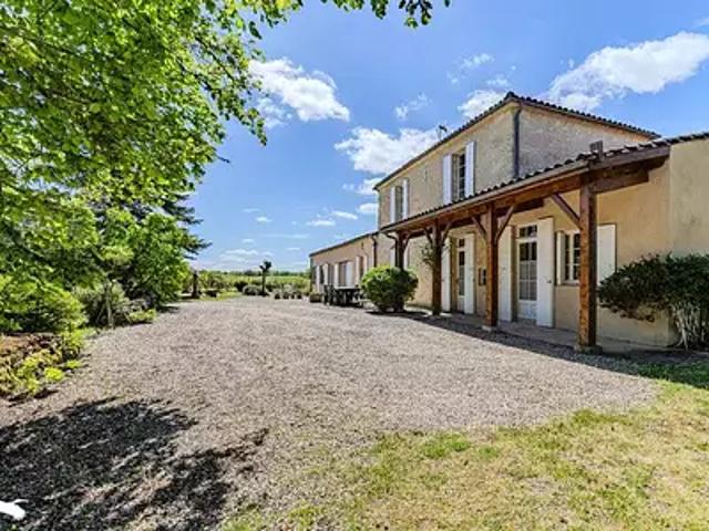 Blasimon 33540 Achat / Vente maison 7 pièces t7 au dernier étage parking