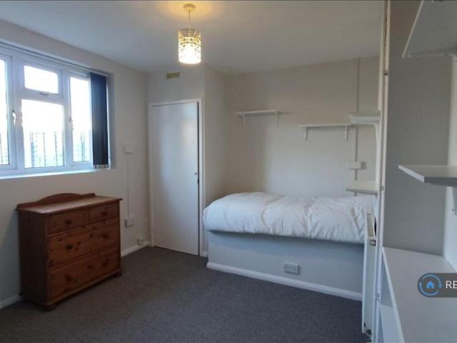 Bletchingley Road, Merstham, RH1 1 bed in a house share to rent £695 pcm £160 pw